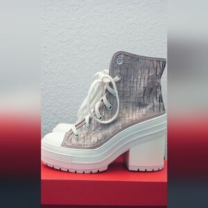 NIB Chuck 70 De Luxe High Heel Sneakers Chaotic Neutral/Egret